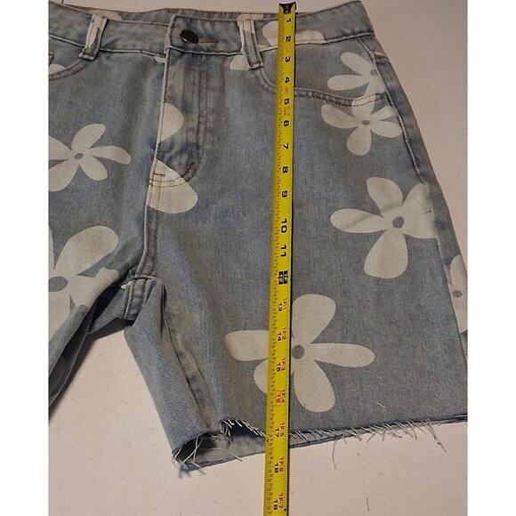 SHEIN Floral Print Denim Shorts With Frayed Hem & Pockets Light Wash Womens - Picture 8 of 10